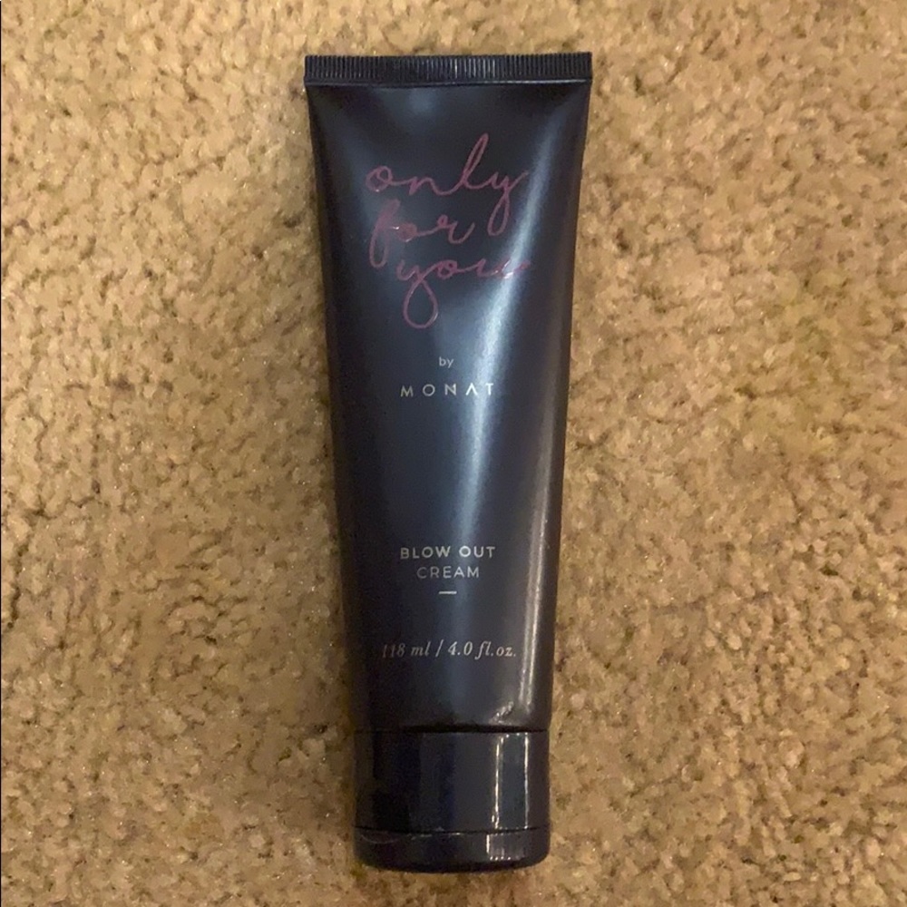 Monat Blow out Cream